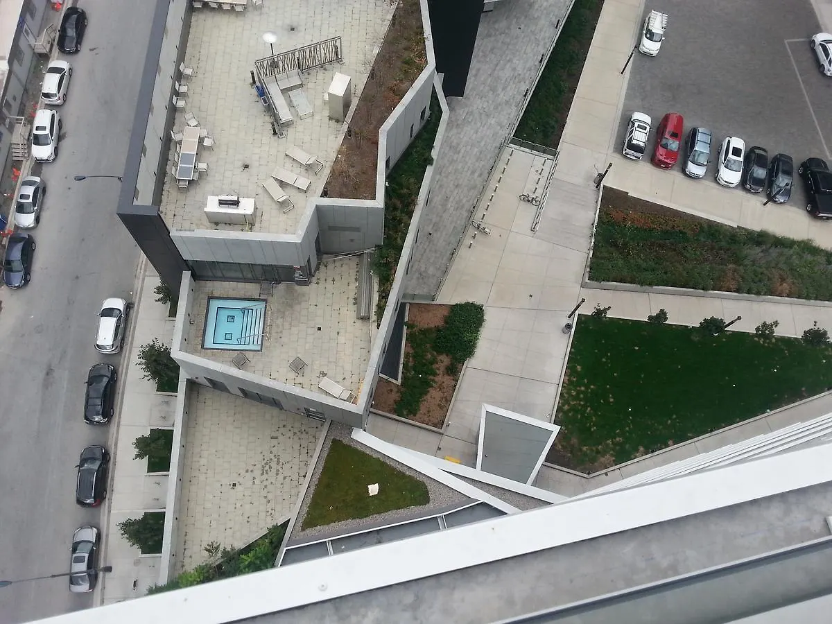 Condo Overlooking Cn Tower, Rogers, Islands Toronto Apartment